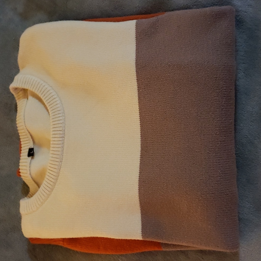 WOMENS SWEATER SIZE LARGE
